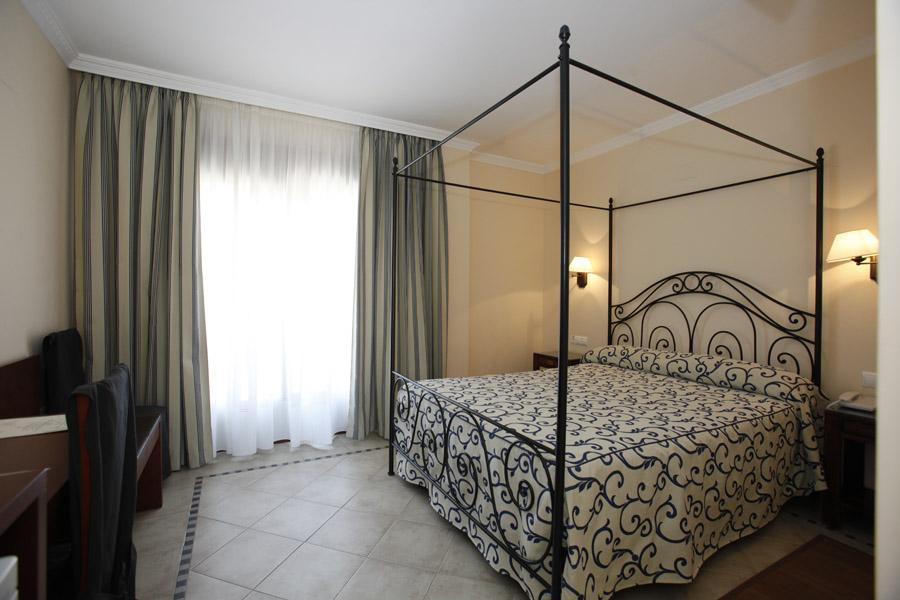 Hotel Boutique Mr Palau Verd - Adults Only Denia Ruang foto